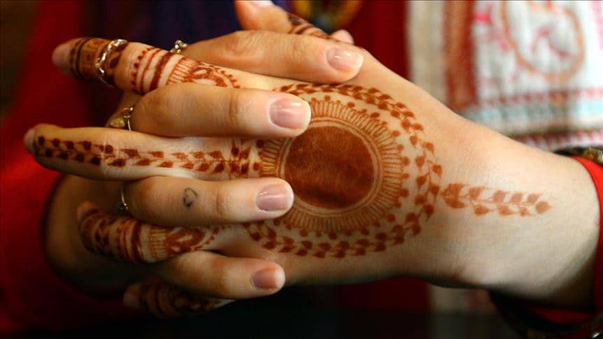 Le tatouage temporaire pour jeunes mariées Le tatouage temporaire pour jeunes mariées