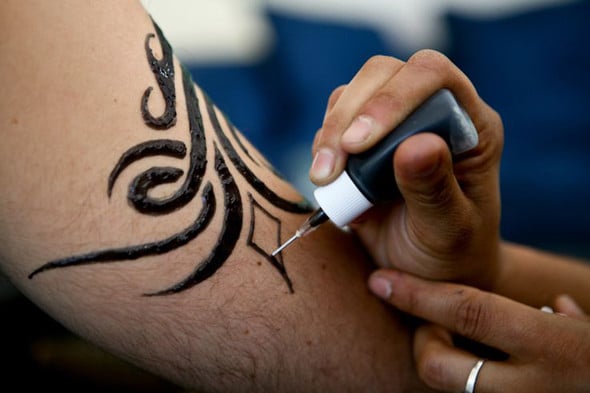 Les tatouages temporaires sont-ils sûrs ? Ce que les consommateurs doivent savoir Les tatouages temporaires sont-ils sûrs ? Ce que les consommateurs doivent savoir
