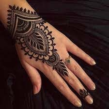Tatouages temporaires au henné Tatouages temporaires au henné