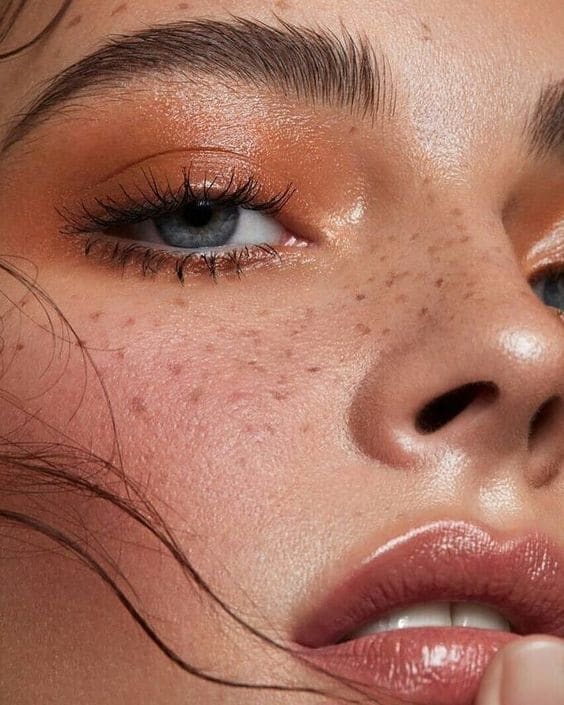 Les fausses taches de rousseur : nouvelle tendance beauté Les fausses taches de rousseur : nouvelle tendance beauté