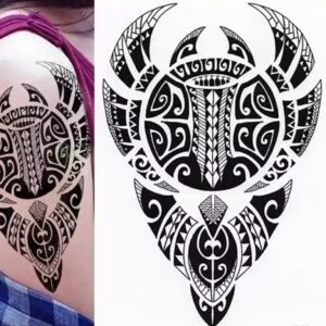 Tatouage ephemere raie manta polynésien