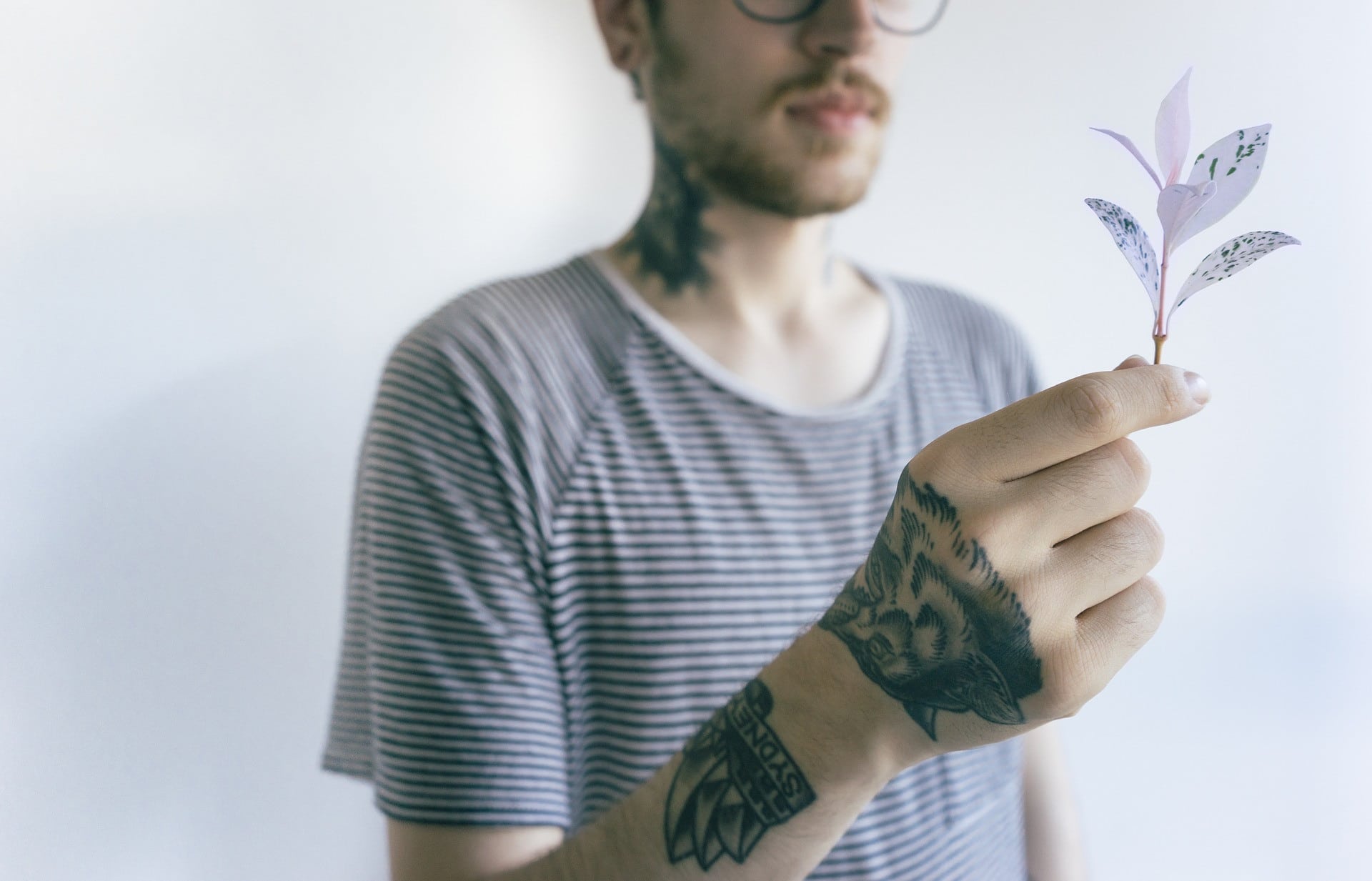 Comment mettre tatouage ephemere ?  