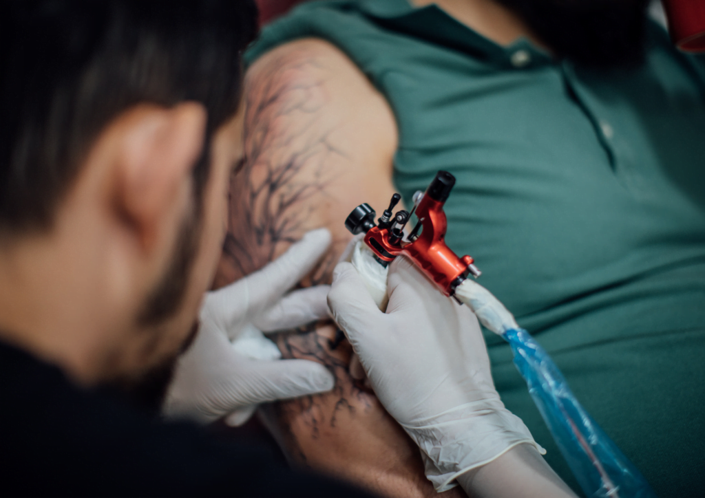 Quels sont les outils et produits indispensables à un tatoueur pro ? Quels sont les outils et produits indispensables à un tatoueur pro ?